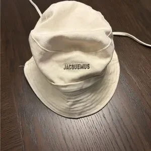 Jacquemus Cream Hat Elegant Accessory Cream Hat `Le Bob` Jacquemus - Vitkac Réunion main image 4